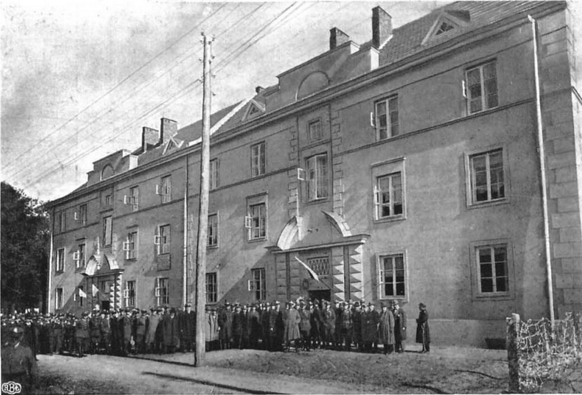 Подофицерский дом на современной улице Ленина, 16 Baranowicze dom dla podoficerów 1928