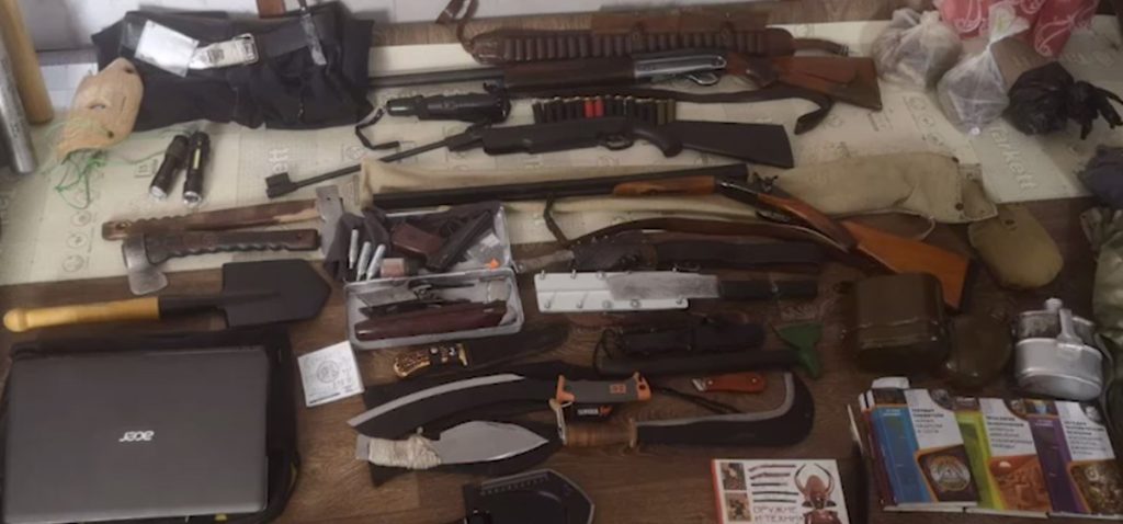 Внушительный арсенал оружия нашли у семьи, которую задерживали со стрельбой в Крупском районе