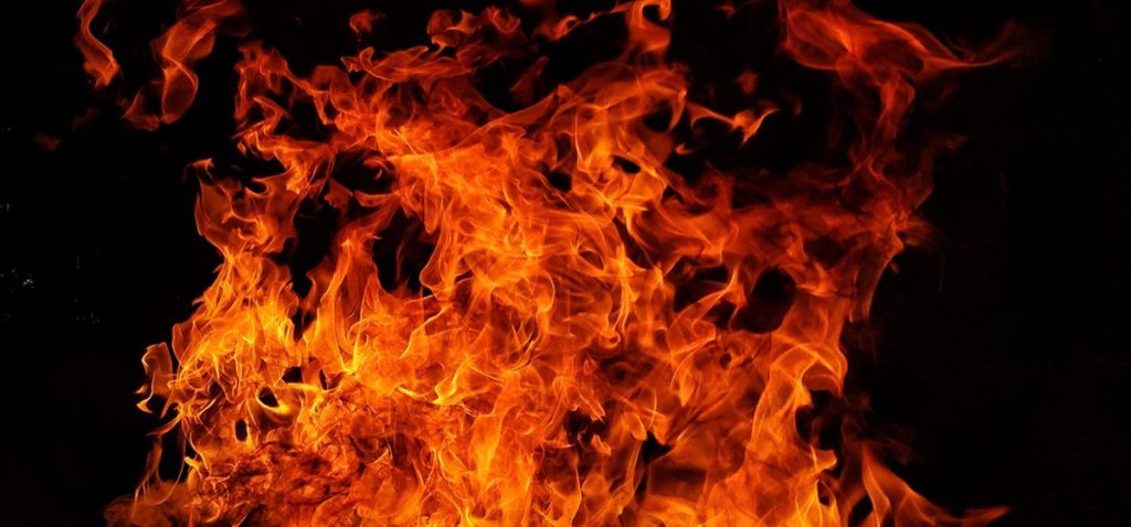 Легковой автомобиль сгорел в пожаре в гараже в Барановичах, сгорело, пожар, огонь, МЧС, рапса,Мужчина был травмирован при пожаре в Барановичском районе,