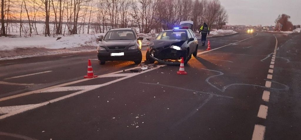 Две машины столкнулись на дороге Барановичи-Ляховичи